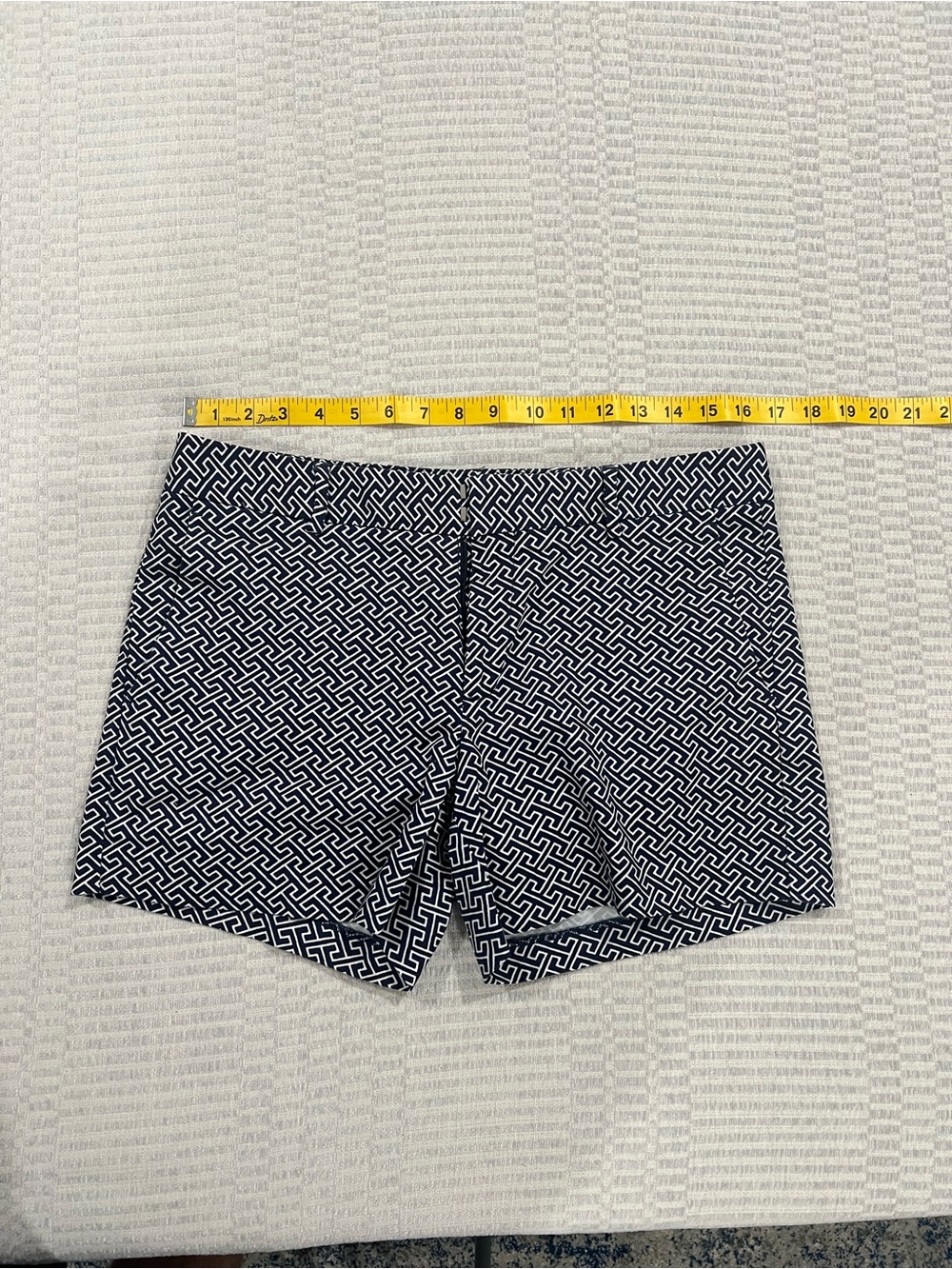 Bundle of (4) Size 6 shorts from (1) LOFT and (3) from Banana Republic - Picture 6 of 11